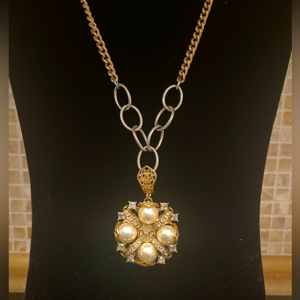 Dolce & Gabbana D&G pearl pendant necklace.